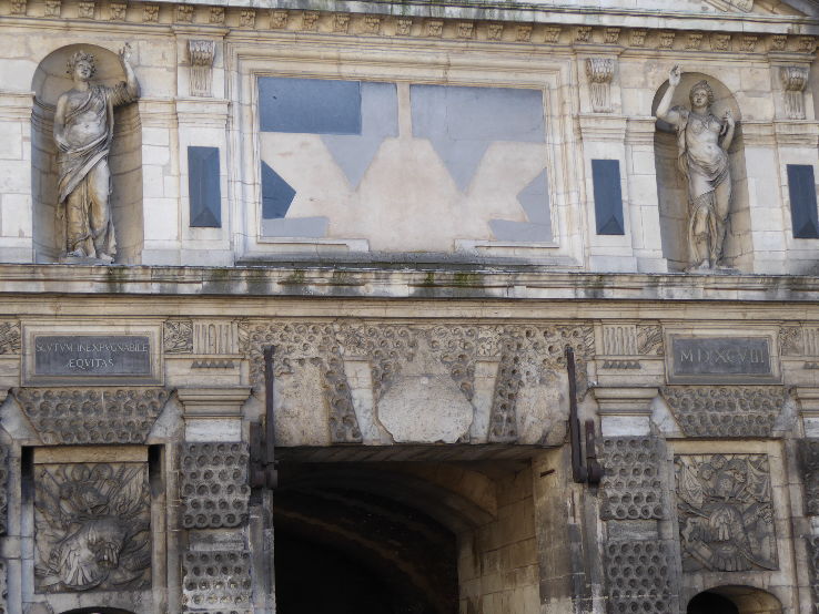 Porte De La Citadelle Trip Packages