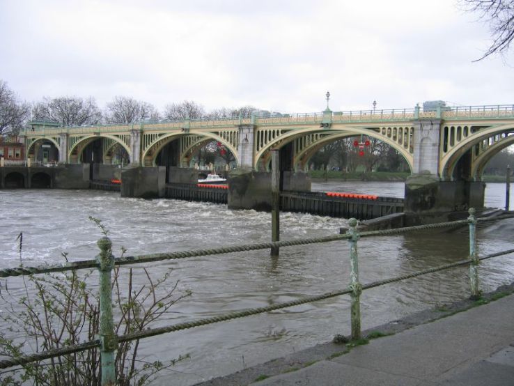 Richmond Lock and Footbridge Trip Packages