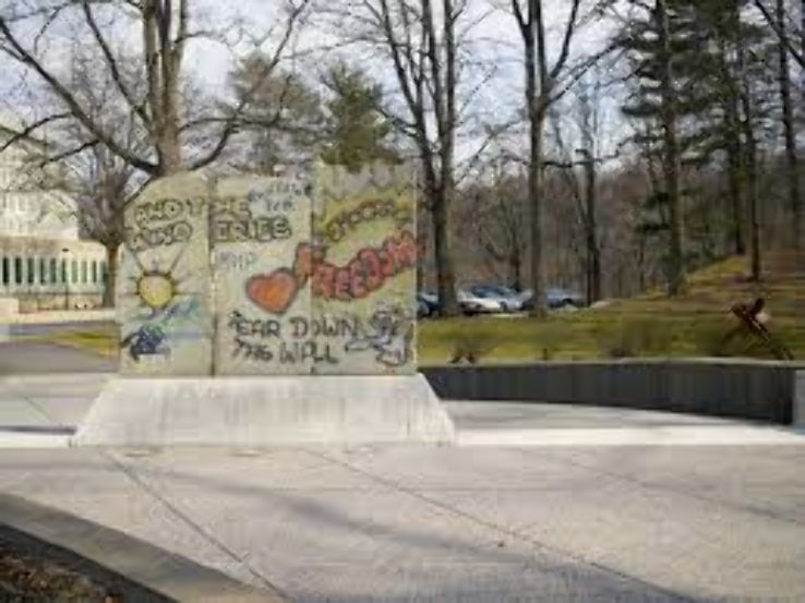 Get the full picture of the Berlin Wall Trip Packages