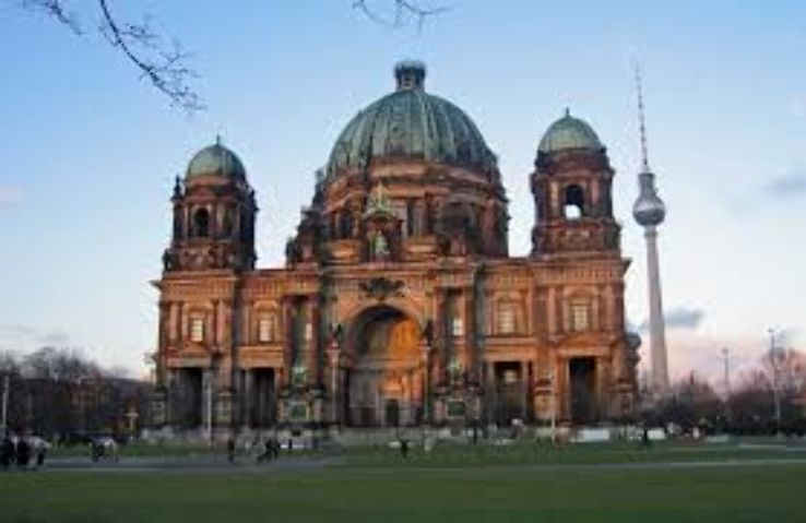 Admire the Berliner Dom Trip Packages