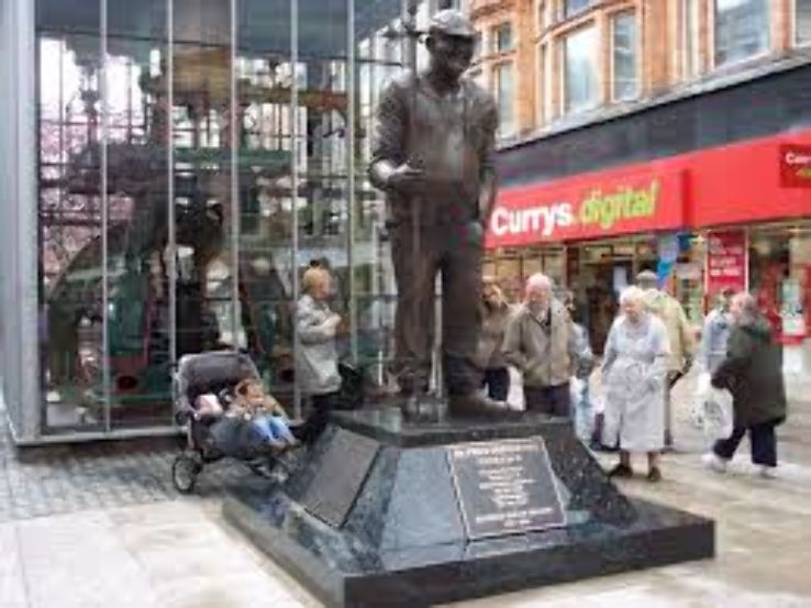 Fred Dibnah Statue Trip Packages
