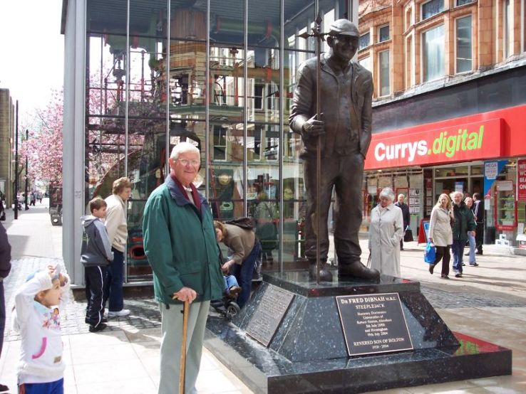 Fred Dibnah Statue Trip Packages