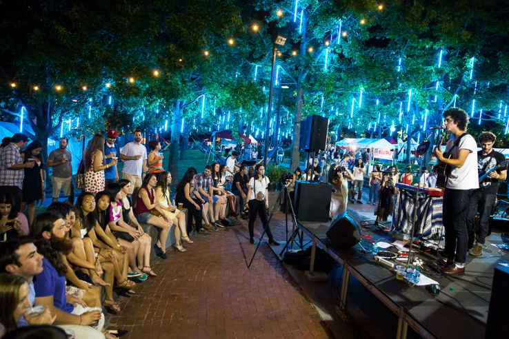 Spruce Street Harbor Park Trip Packages