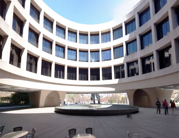 Hirshhorn Museum and Sculpture Garden Trip Packages