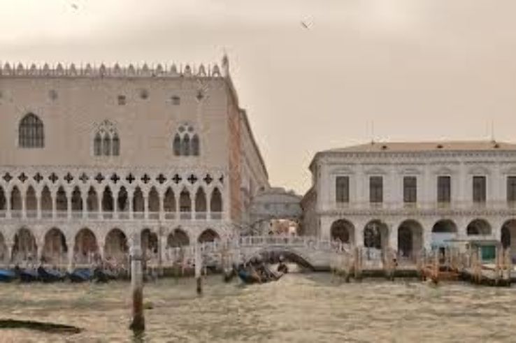 Palazzo Ducale -Doges Palace- and Bridge of Sighs Trip Packages