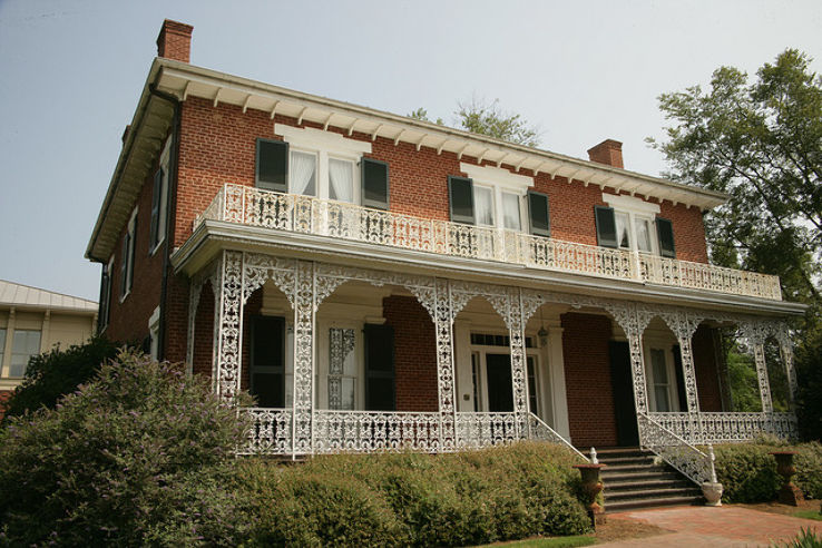 Lyndon House Arts Center Trip Packages