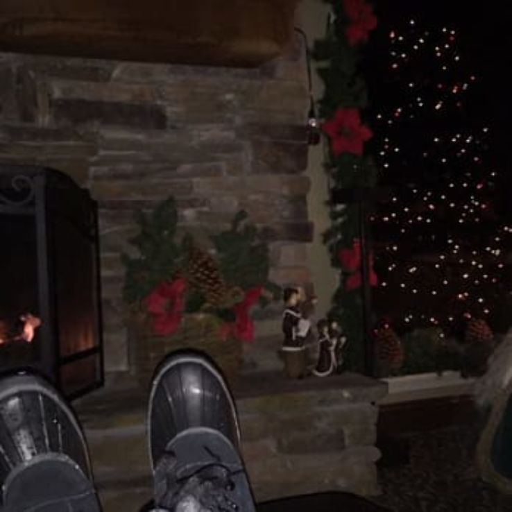 Rest in the shade of Mammoth Creek Park Trip Packages