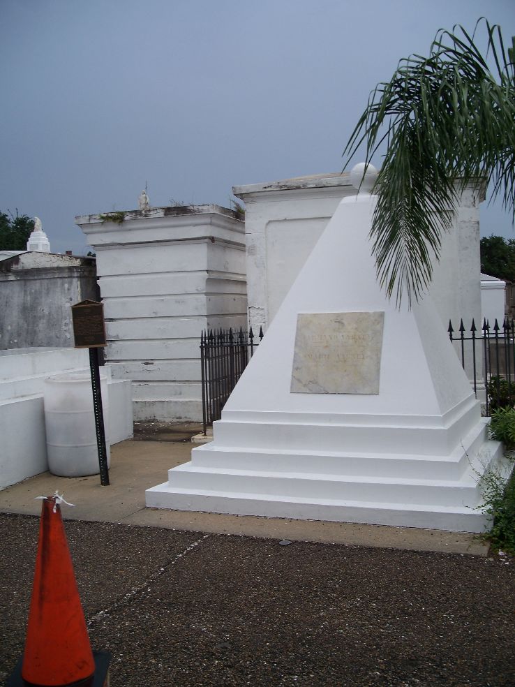 Saint Louis Cemetery Trip Packages