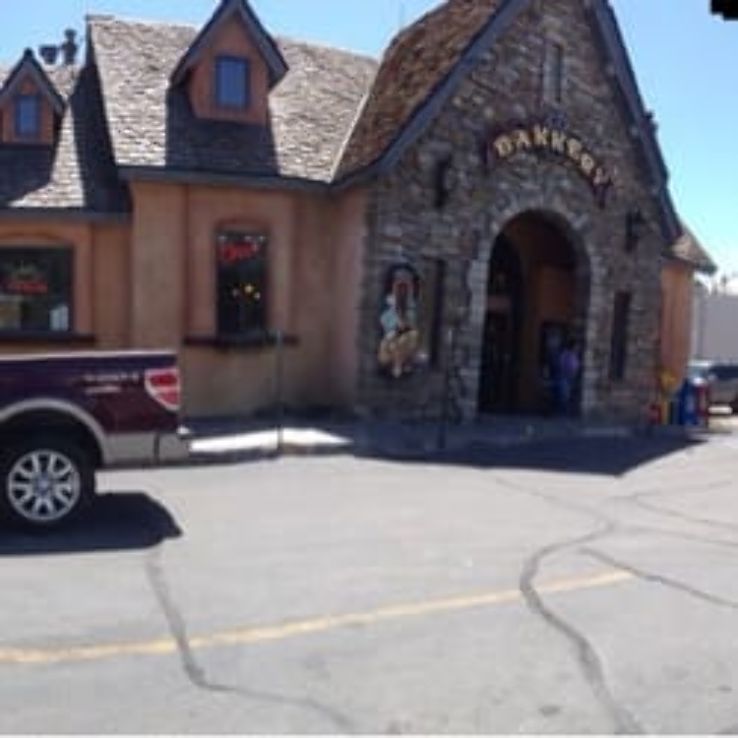 Take a retail timeout with the Mammoth Luxury Outlets Trip Packages