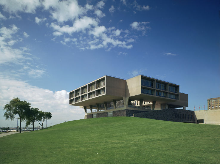 Milwaukee County War Memorial Trip Packages