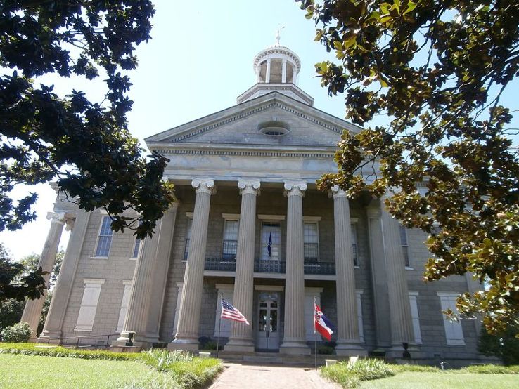 Warren County Old Courthouse Trip Packages