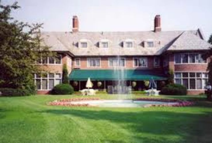 Applewood Estate Trip Packages