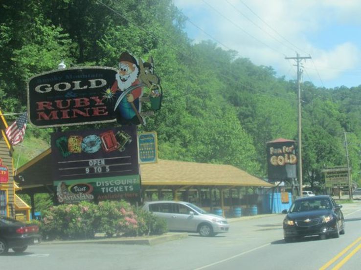 Smokey Mountain Gold and Ruby Mine Trip Packages