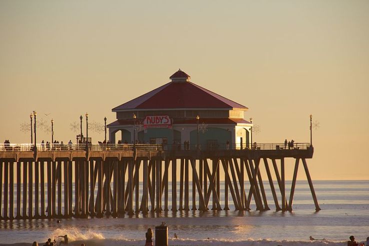 Huntington Beach Pier Trip Packages