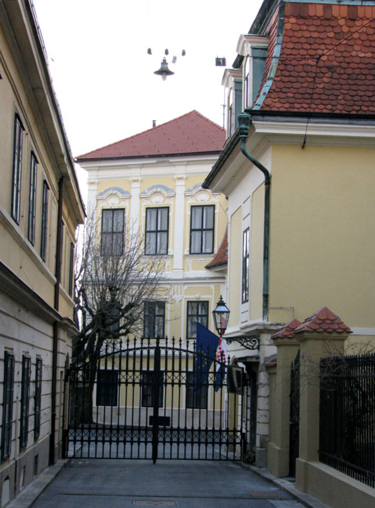 Stara gradska vijecnica Trip Packages