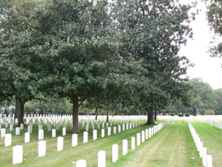 Memphis National Cemetery Trip Packages