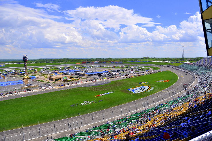  Feel the need for speed at Kansas City Speedway Trip Packages