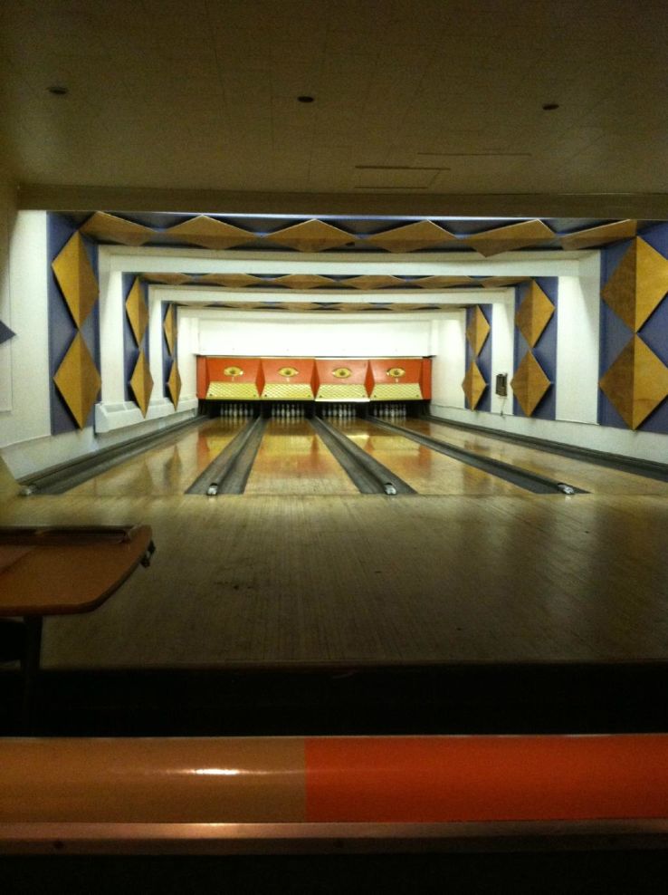 Pauls Bar and Bowling Trip Packages