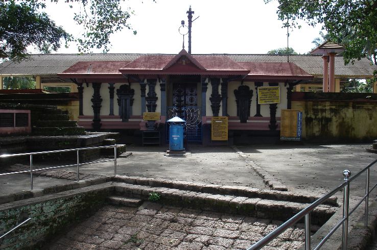 Thirunavaya Nava Mukunda Temple Trip Packages