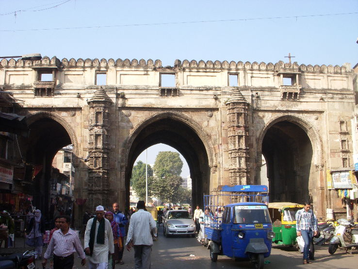 Teen Darwaza Trip Packages