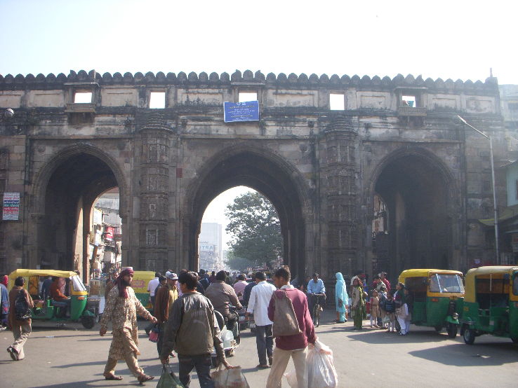 Teen Darwaza Trip Packages
