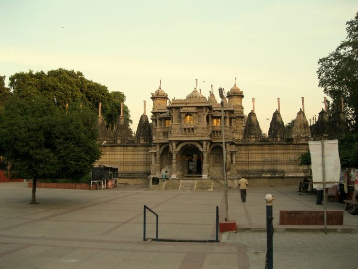 Hutheesing Jain Temple Trip Packages