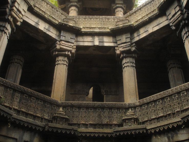 Dada Harir Stepwell Trip Packages