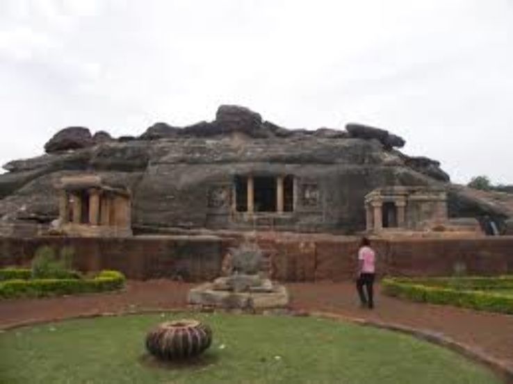 Ravana Phadi Cave Temples Trip Packages