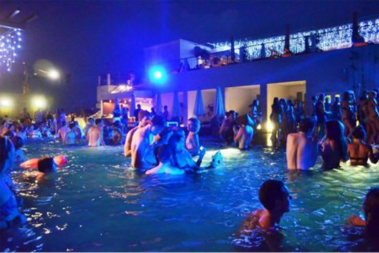 Have a pool party Trip Packages