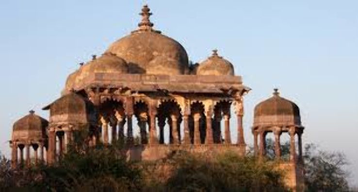 32 Pillars Chhatri Trip Packages