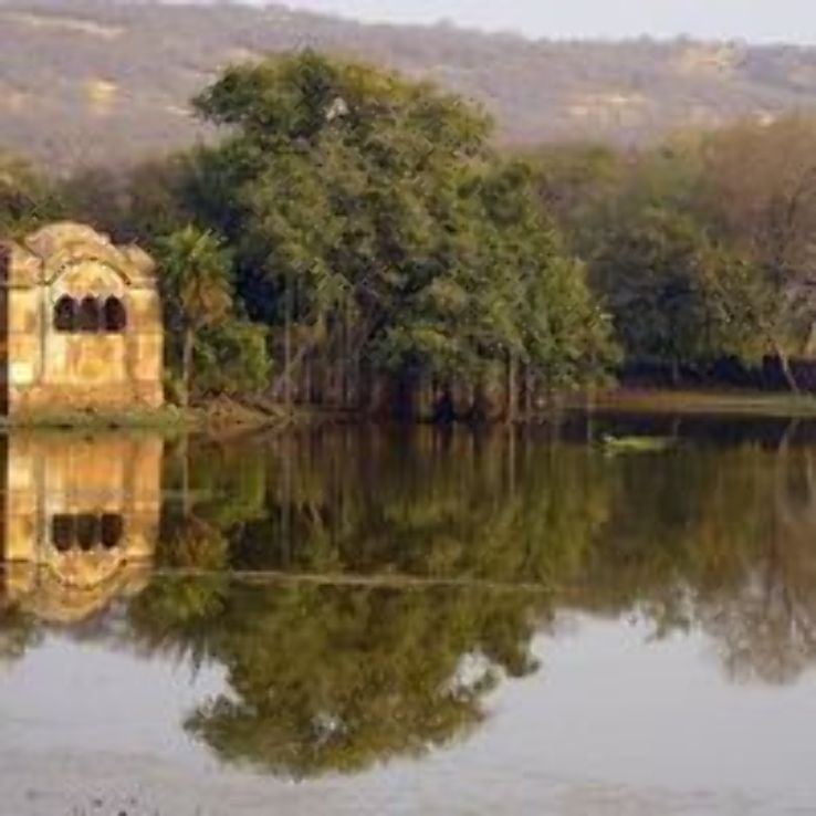 Rajbagh Talao - Ruins Trip Packages