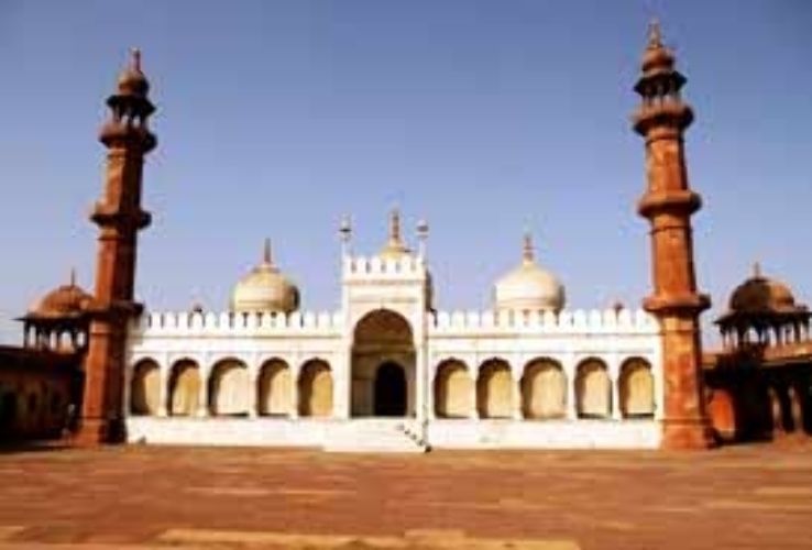 Moti Masjid Trip Packages