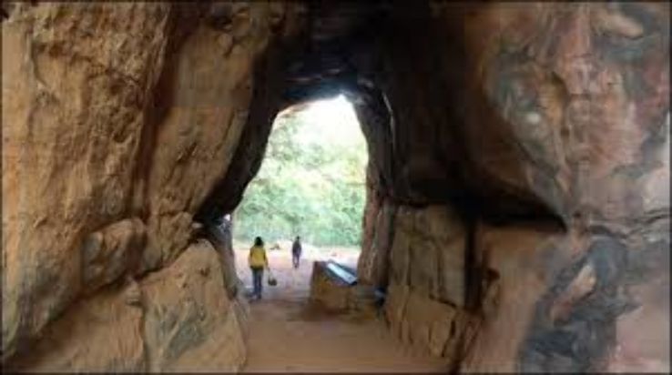 Bhimbetka Caves Trip Packages
