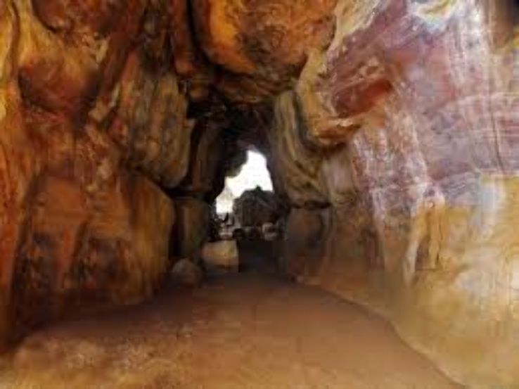 Bhimbetka Caves Trip Packages