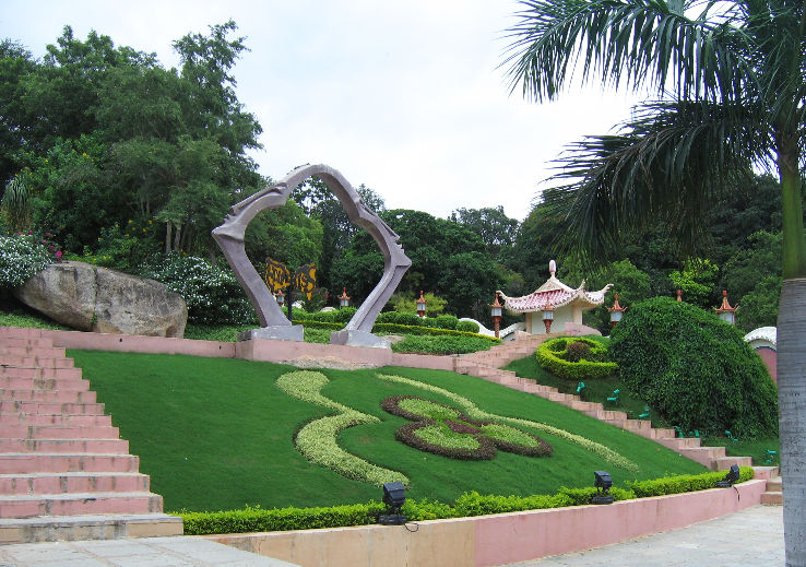 Amazing 4 Days Hyderabad to Ramoji Film City Luxury Tour Package