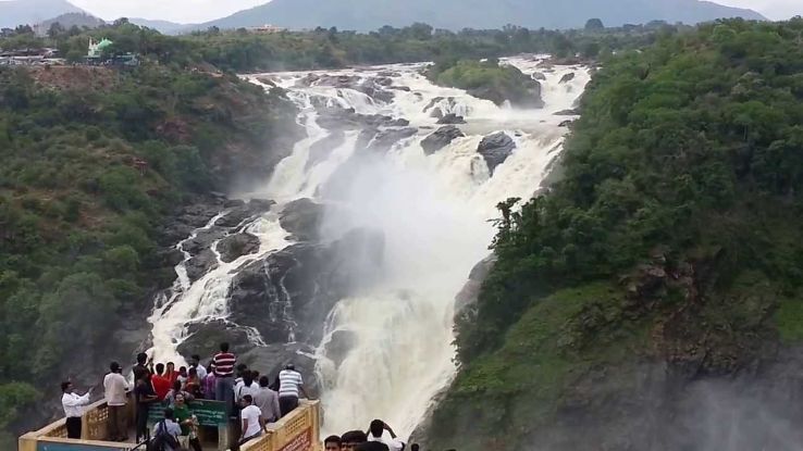 Get wet at Shivanasamudra Trip Packages