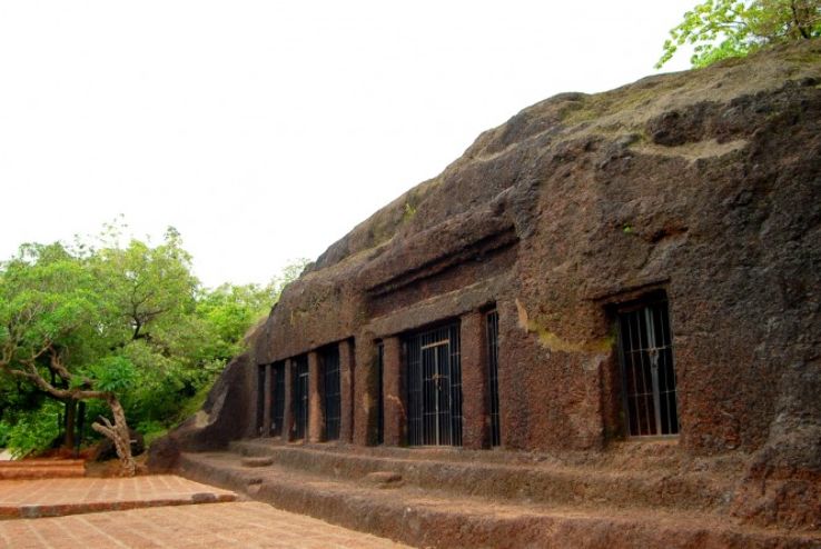 Arvalem Caves / Pandava Caves Trip Packages
