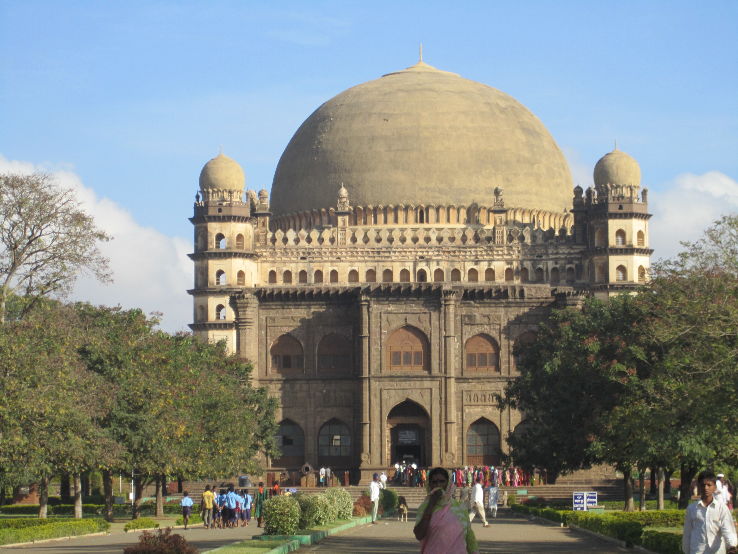 Gol Gumbaz Trip Packages
