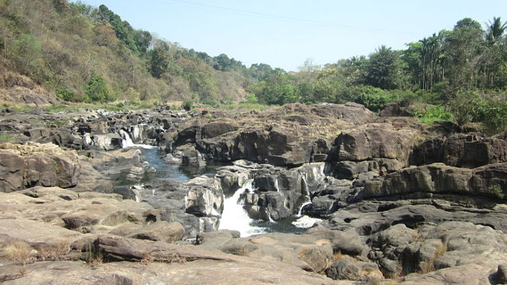 PERUNTHENARUVI WATERFALLS Trip Packages