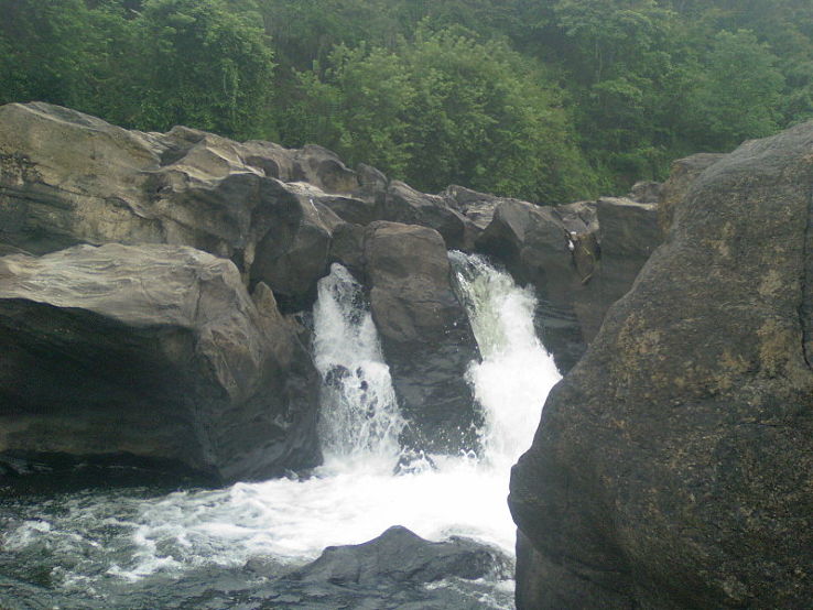PERUNTHENARUVI WATERFALLS Trip Packages
