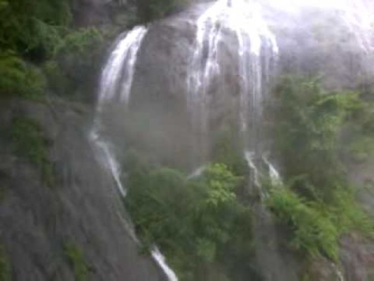 Palaruvi Waterfalls Trip Packages