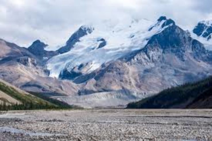 Icefields Parkway and the Columbia Icefield  Trip Packages