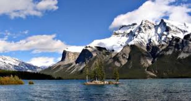 Lake Minnewanka  Trip Packages