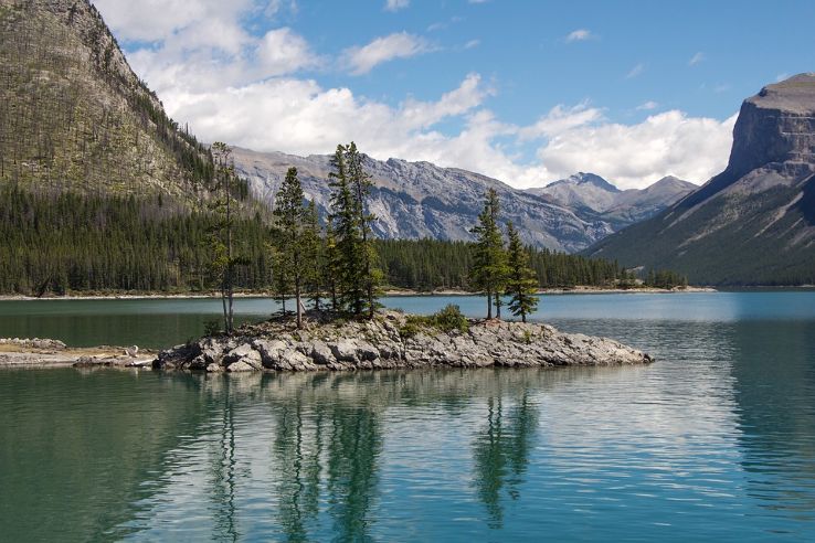 Lake Minnewanka  Trip Packages