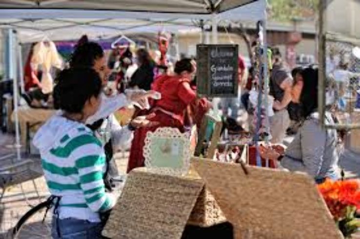 Downtown Art & Farmers Market Trip Packages