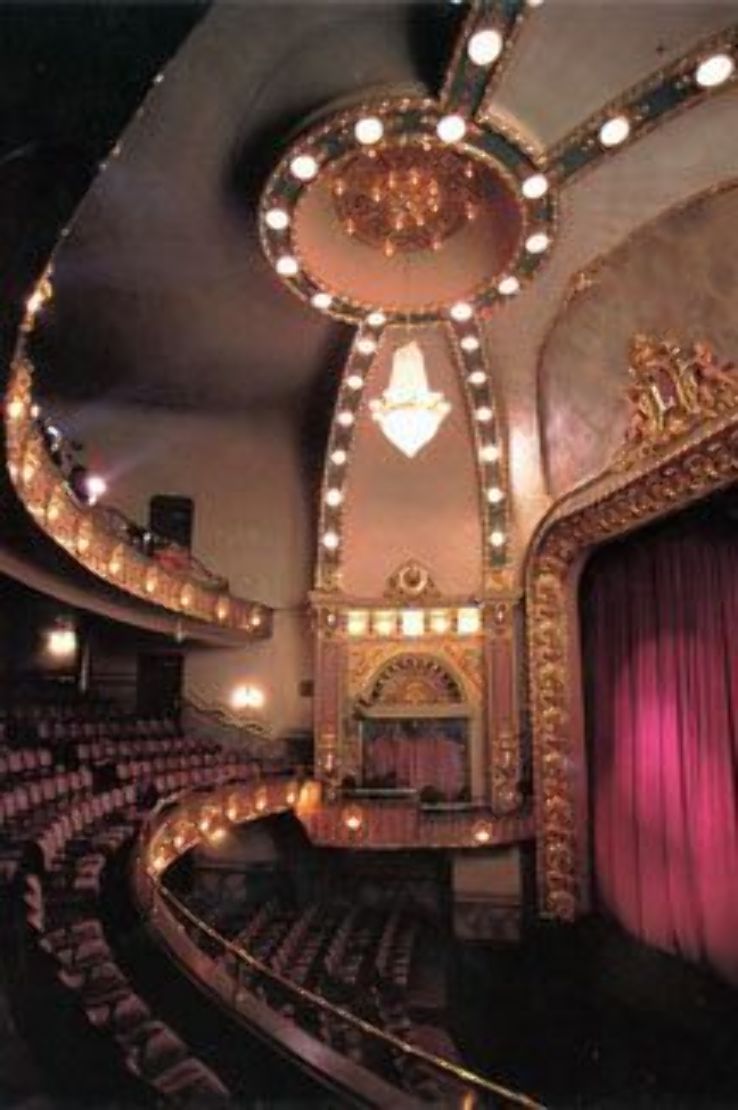 Landers Theatre Trip Packages