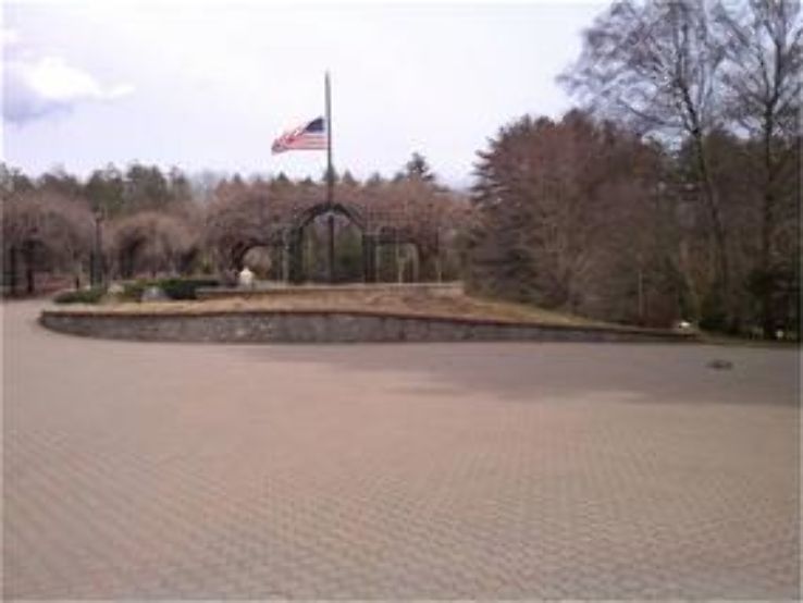 Mohegan Park Trip Packages