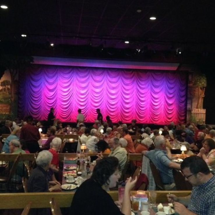 Dutch Apple Dinner Theatre Trip Packages