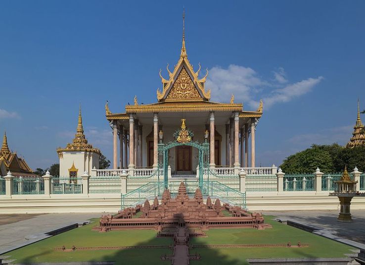 Royal Palace and the Silver Pagoda Trip Packages