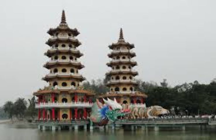 Dragon and Tiger Pagodas Trip Packages
